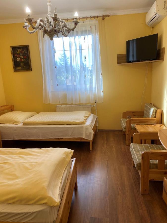 Barokk Hotel Hegyeshalom Zewnętrze zdjęcie