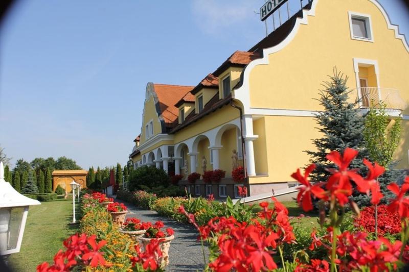Barokk Hotel Hegyeshalom Zewnętrze zdjęcie