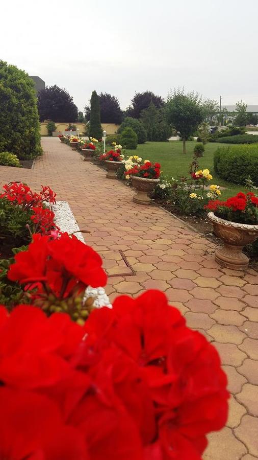 Barokk Hotel Hegyeshalom Zewnętrze zdjęcie