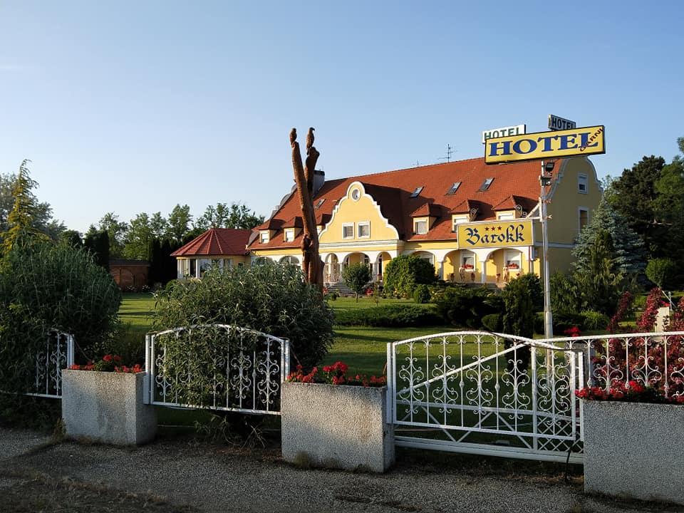 Barokk Hotel Hegyeshalom Zewnętrze zdjęcie